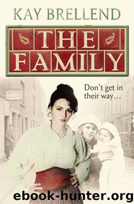 [The Street 02] - The Family (2011) by Kay Brellend