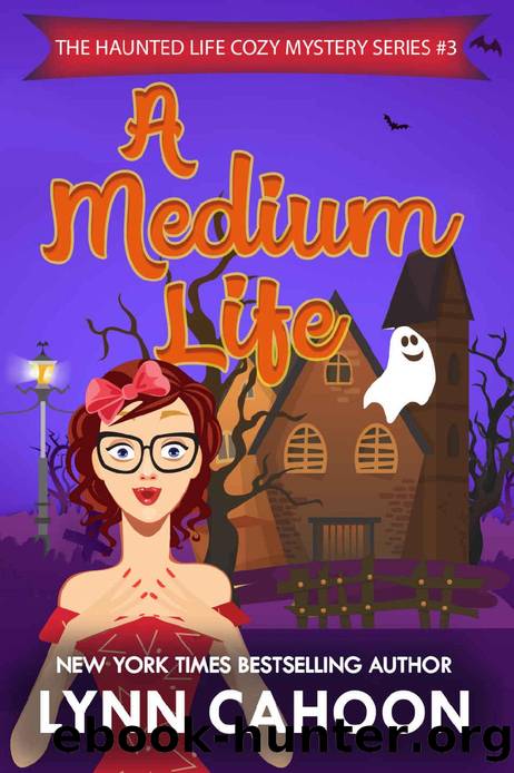 A Medium Life (The Haunted Life cozy Mystery Series Book 3) by Lynn Cahoon
