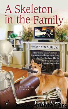 A Skeleton in the Family (A Family Skeleton Mystery) by Perry Leigh