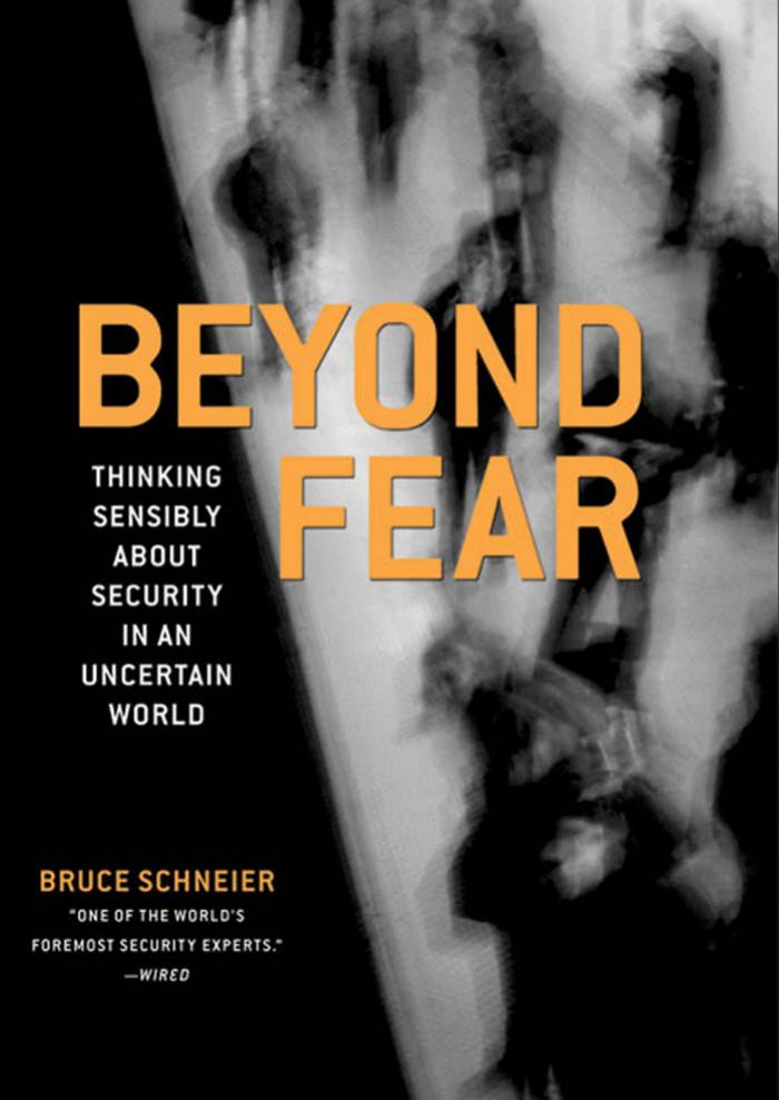 Beyond Fear : Thinking Sensibly About Security in an Uncertain World by Schneier Bruce