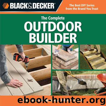 Black & Decker The Complete Outdoor Builder: From Arbors to Walkways: 150 DIY Projects by Editors of CPi