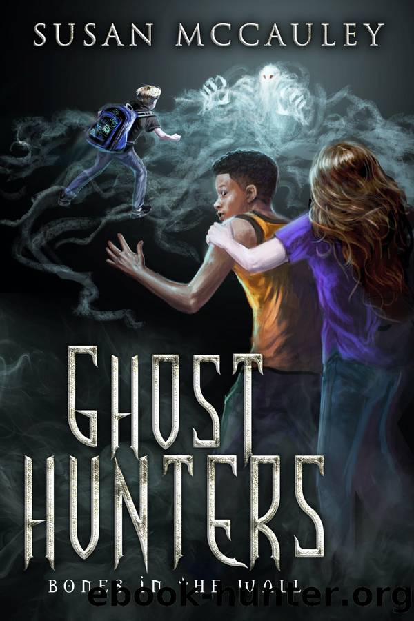 Bones in the Wall: Ghost Hunters, Book 1 by Susan McCauley