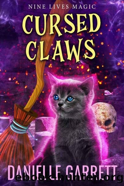 Cursed Claws: A Nine Lives Magic Mystery by Garrett Danielle