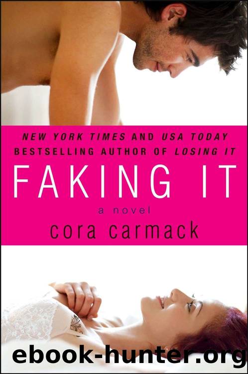 Faking It (Fingindo) by Cora Carmack