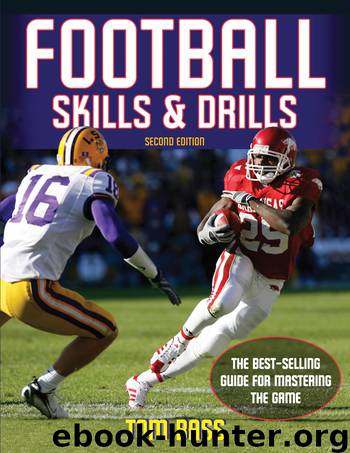 Football Skills & Drills by Tom Bass
