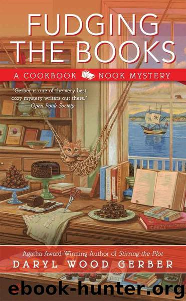 Fudging the Books (A Cookbook Nook Mystery 4) by Gerber Daryl Wood