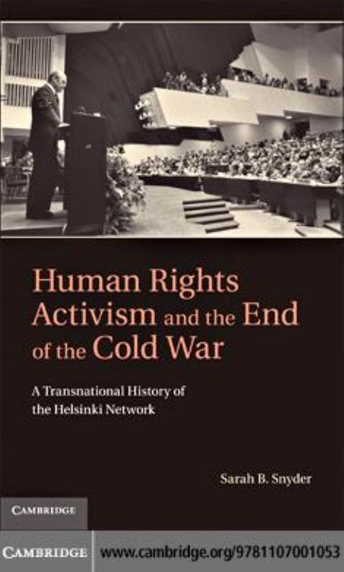 Human Rights Activism and the End of the Cold War: A Transnational History of the Helsinki Network (Human Rights in History) by Sarah B. Snyder