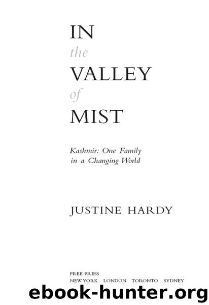 In the Valley of Mist: Kashmir: One Family In A Changing World by Justine Hardy