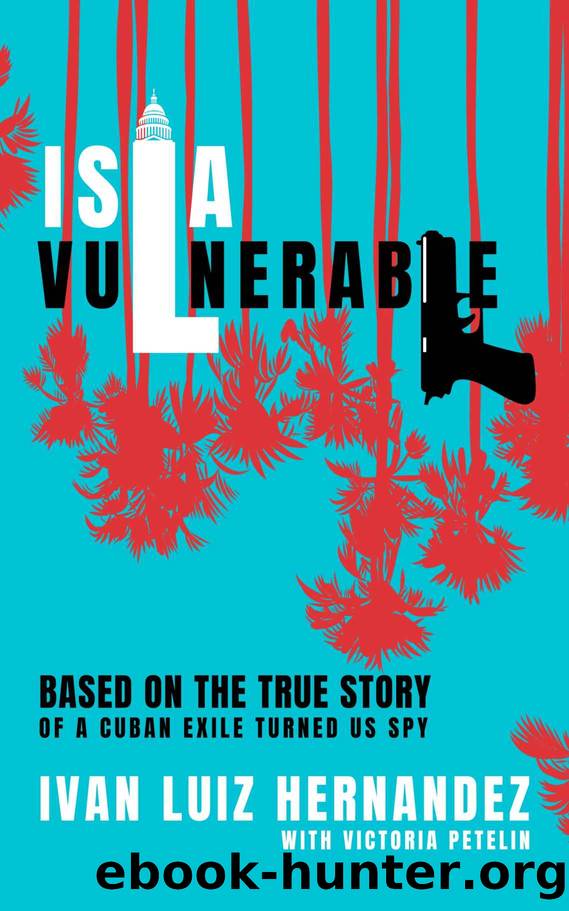 Isla Vulnerable: A Cuban Farm Boy Transforms Into a US Spy by Ivan Luiz Hernandez