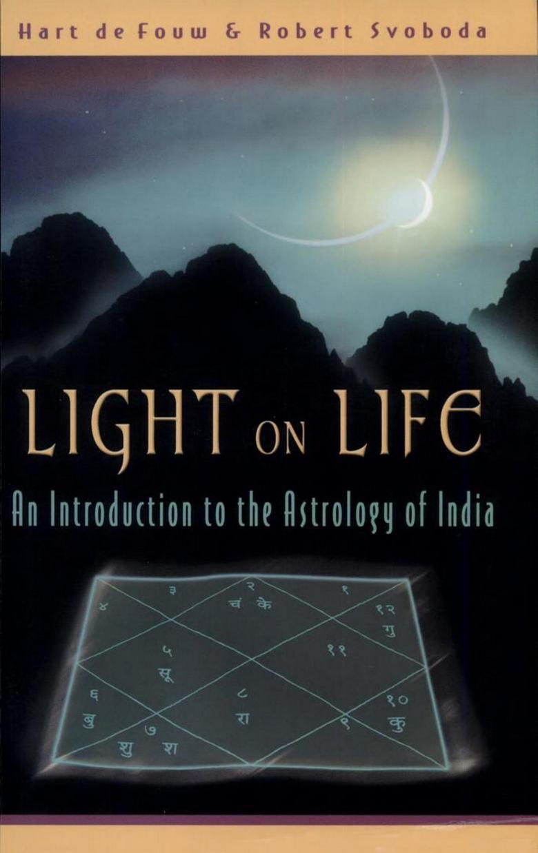 Light on Life: An Introduction to the Astrology of India by Hart de Fouw Robert Svoboda