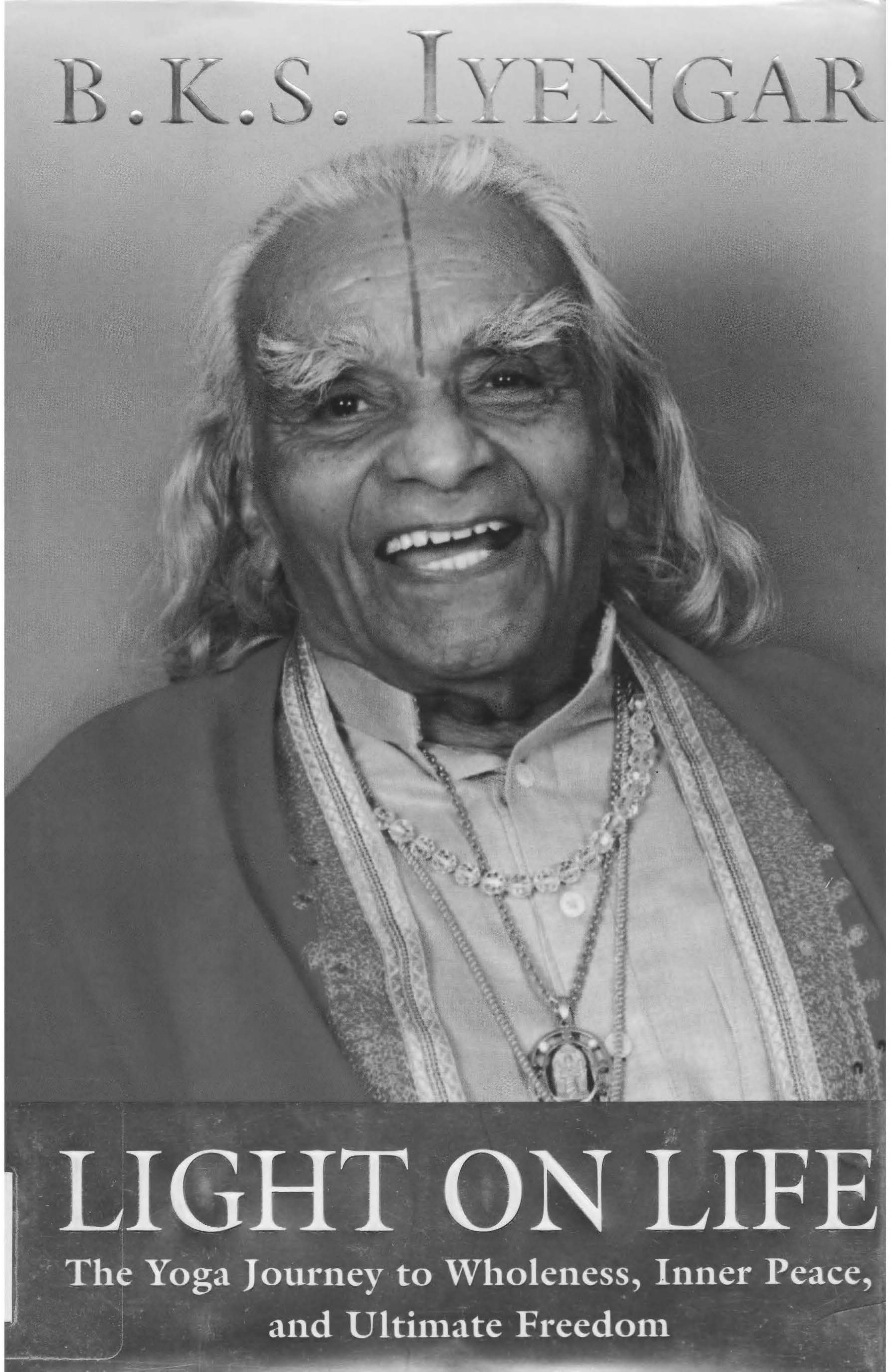 Light on Life: The Yoga Journey to Wholeness, Inner Peace, and Ultimate Freedom (Iyengar Yoga Books) by Unknow