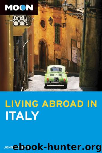 Moon Living Abroad in Italy by John Moretti
