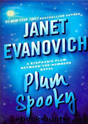 Plum Spooky (Stephanie Plum Series) by Janet Evanovich