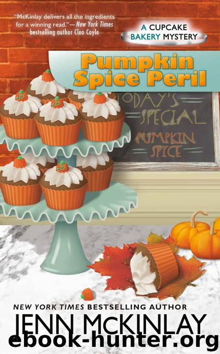 Pumpkin Spice Peril (Cupcake Bakery Mystery) by Jenn McKinlay