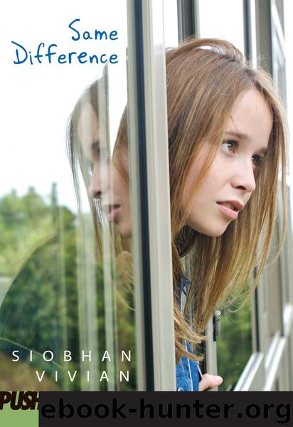 Same Difference (9780545477215) by Vivian Siobhan