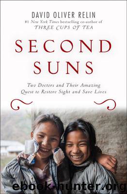 Second Suns : Two Doctors and Their Amazing Quest to Restore Sight and Save Lives (9780679603566) by Relin David Oliver