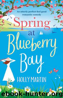 Spring at Blueberry Bay: An utterly perfect feel good romantic comedy by Holly Martin