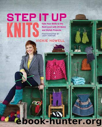 Step It Up Knits: Take Your Skills to the Next Level with 25 Quick and Stylish Projects by Howell Vickie