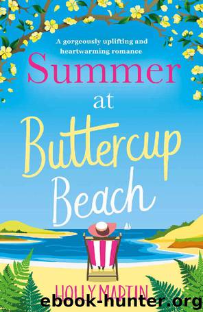 Summer at Buttercup Beach: A gorgeously uplifting and heartwarming romance by Holly Martin
