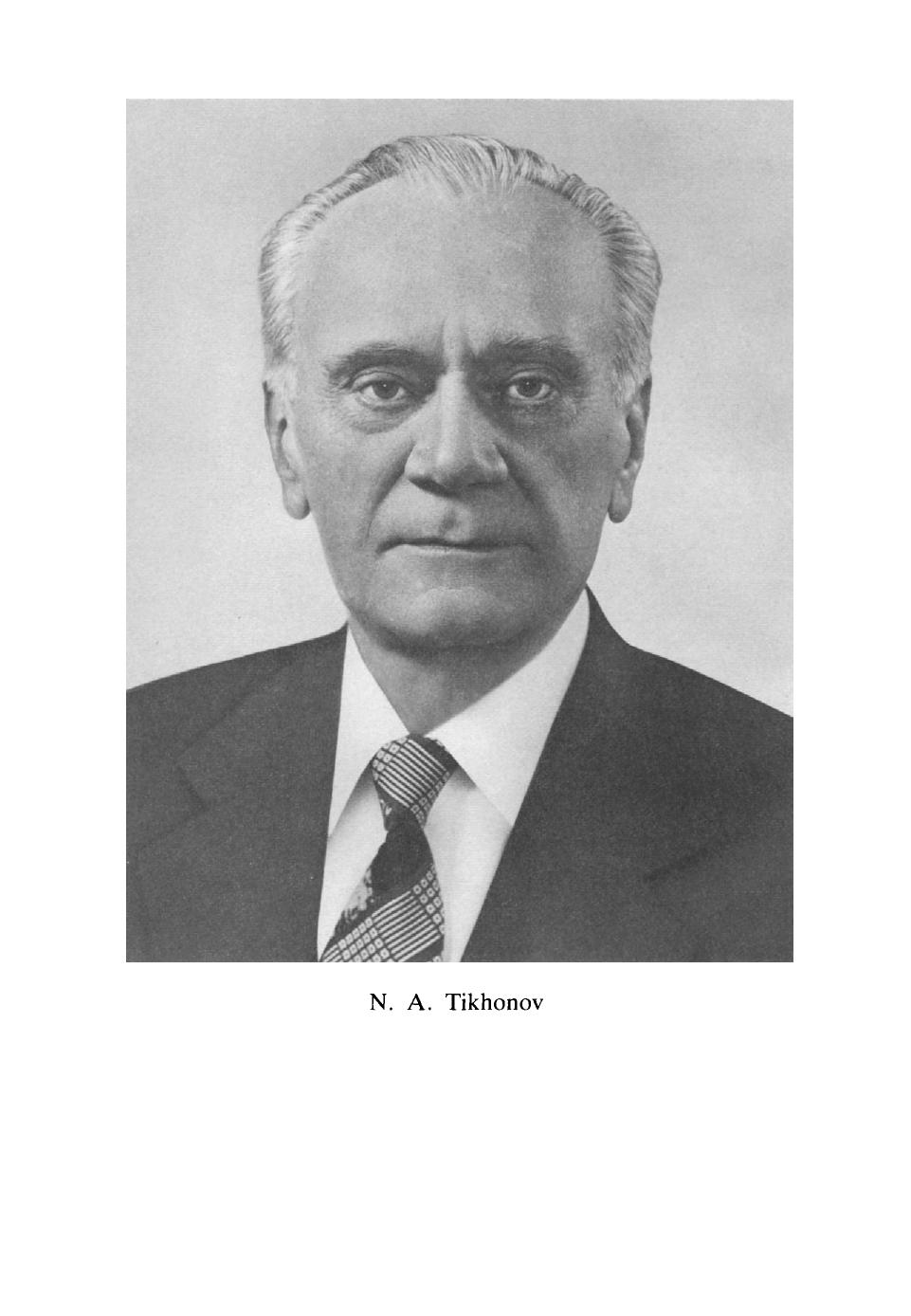 Sur le Chemin De la Paix et De L'edification. Collection Marxisme Leninisme by N. A. Tikhonov (Auth.)