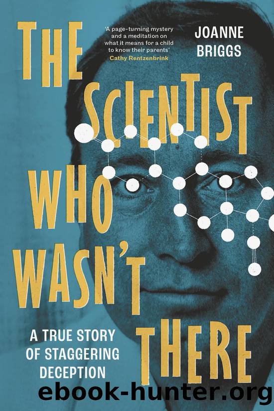 THE SCIENTIST WHO WASNâT THERE by Joanne Briggs
