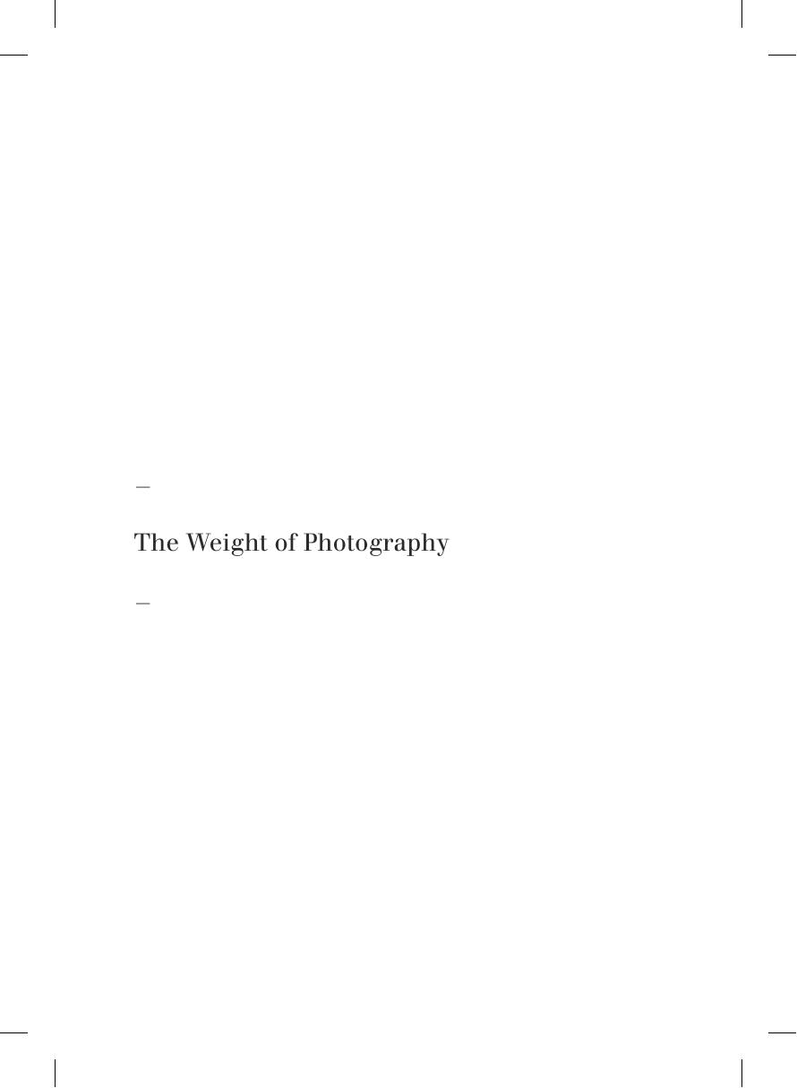 THE WEIGHT OF PHOTOGRAPHY: Photography History Theory and Criticism. Introductory Readings by Johan Swinnen; Luc Deneulin