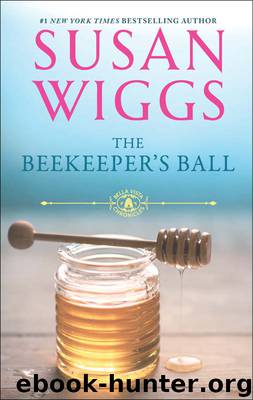 The Beekeeper's Ball: Bella Vista Chronicles Book 2 by SUSAN WIGGS