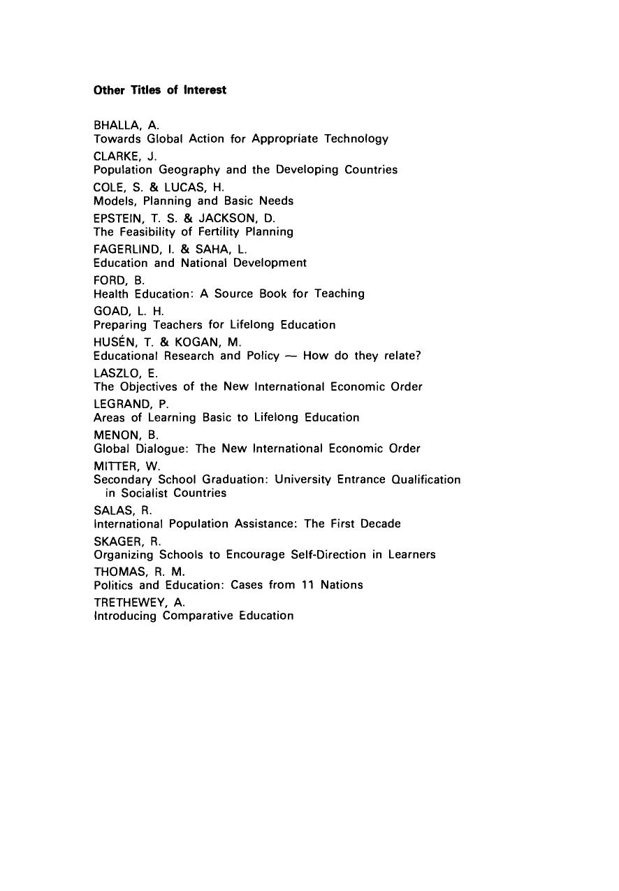The Education Dilemma. Policy Issues for Developing Countries in the 1980s by J. Simmons (Eds.)