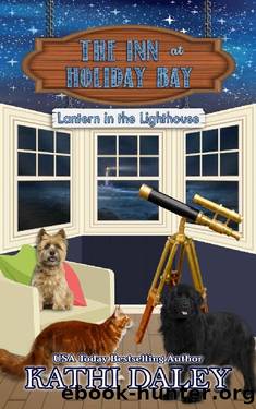 The Inn at Holiday Bay: Lantern in the Lighthouse by Kathi Daley