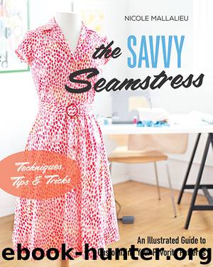 The Savvy Seamstress by Nicole Mallalieu