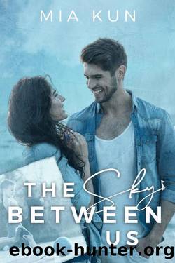 The Sky Between Us: Coachâs Daughter Soccer Sports Romance by Mia Kun