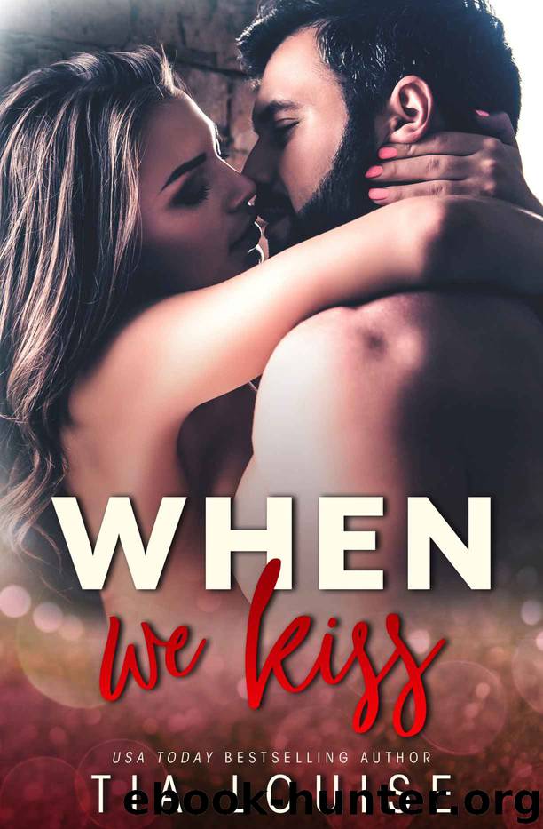 When We Kiss: An enemies-to-lovers, opposites-attract romantic comedy by Tia Louise