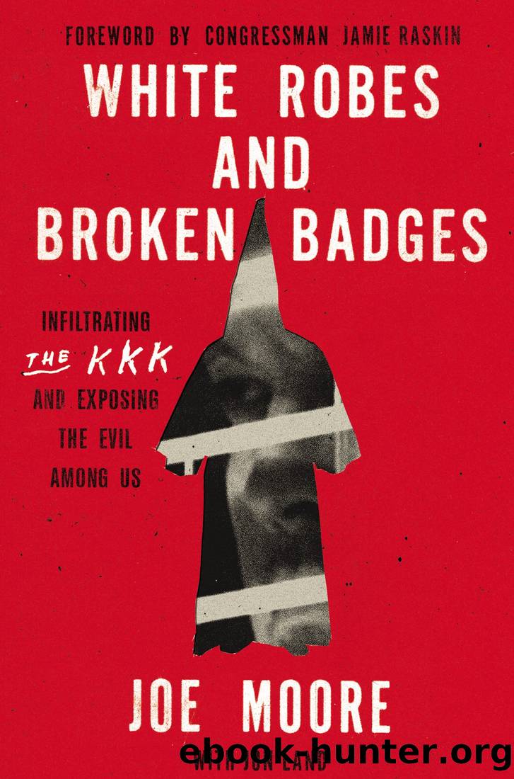 White Robes and Broken Badges: Infiltrating the KKK and Exposing the Evil Among Us by Joe Moore